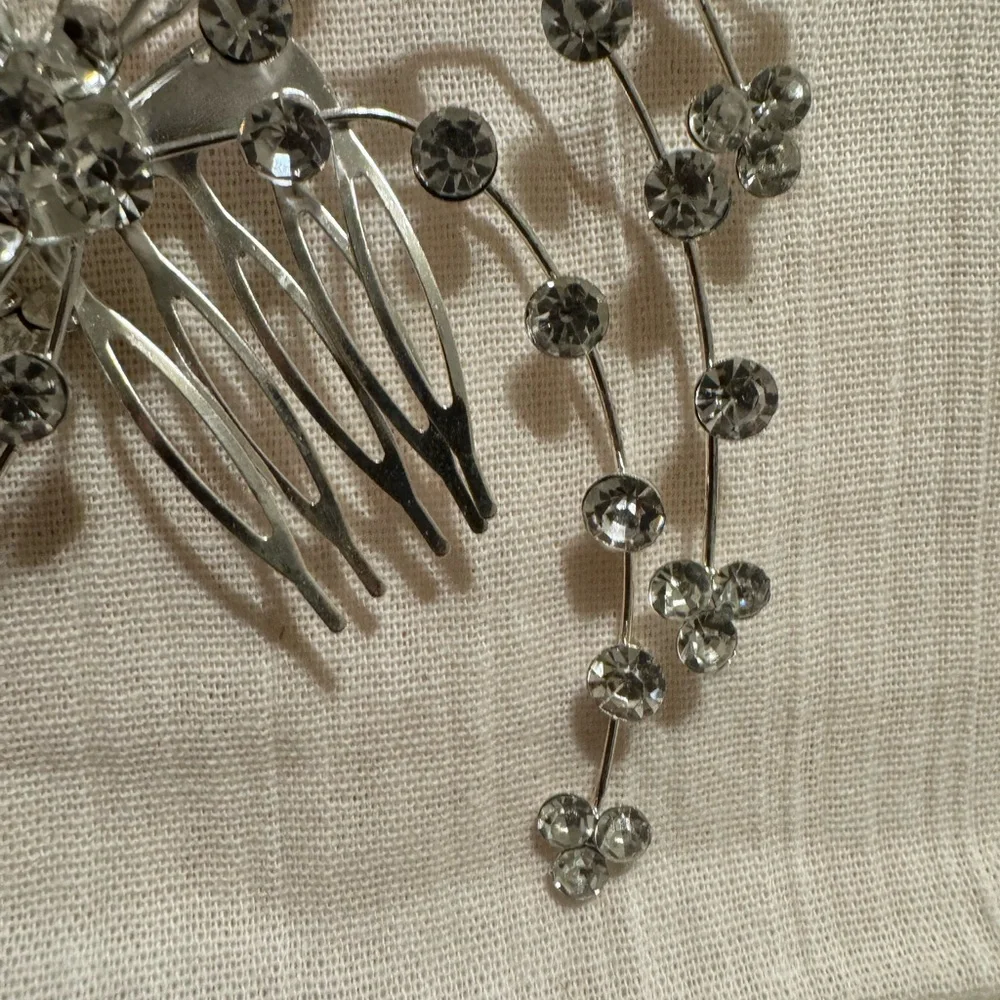 Elegant Silver Crystal Hair Comb